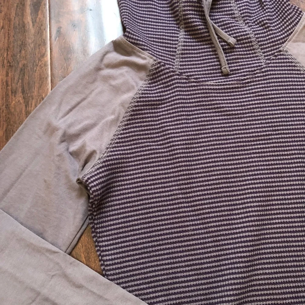 NWOT Columbia hooded long sleeve waffle knit shirt - Picture 2 of 5